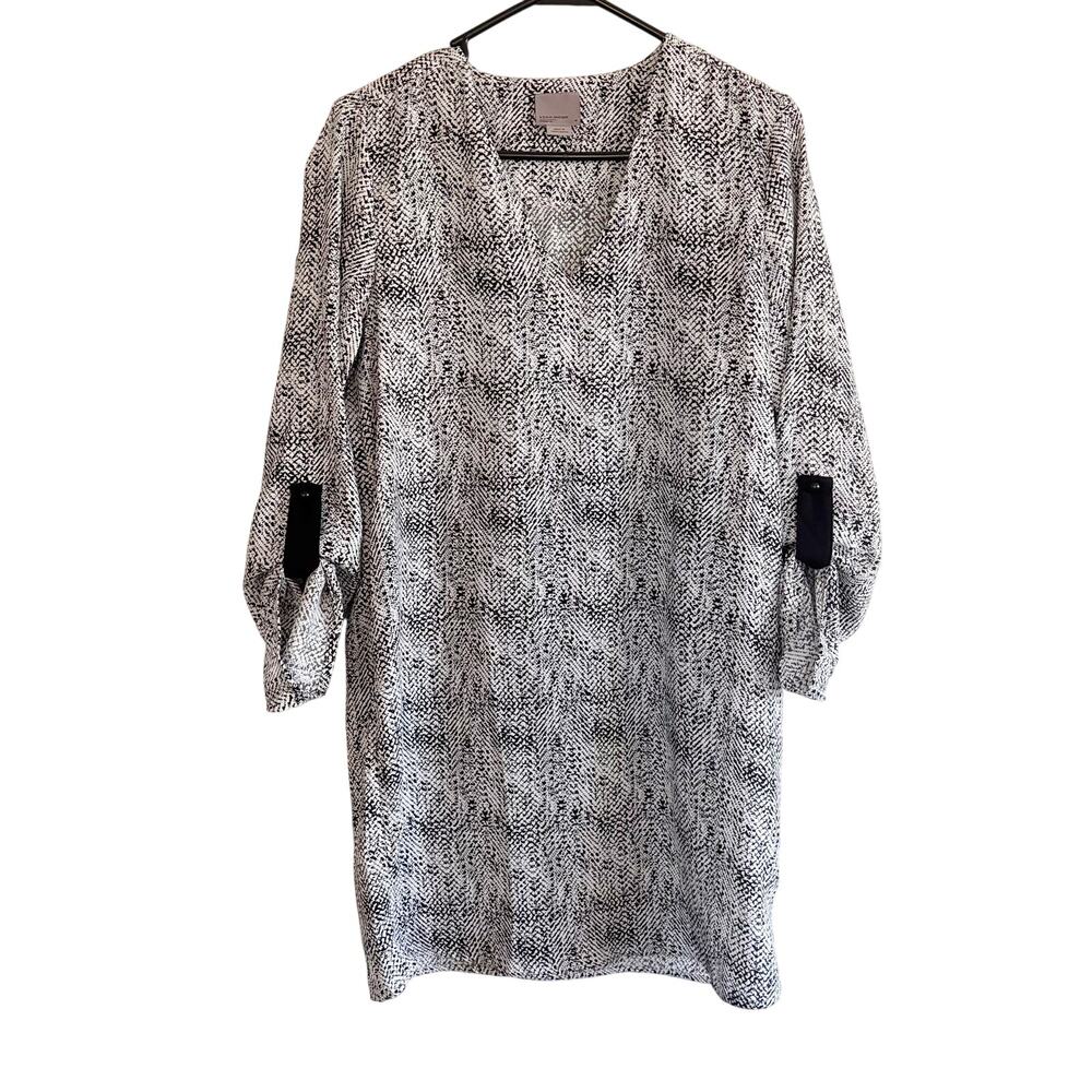 Vero Moda Sz M Black and White VNeck Shift Dress Roll Tab Sleeves Mini Cocktail